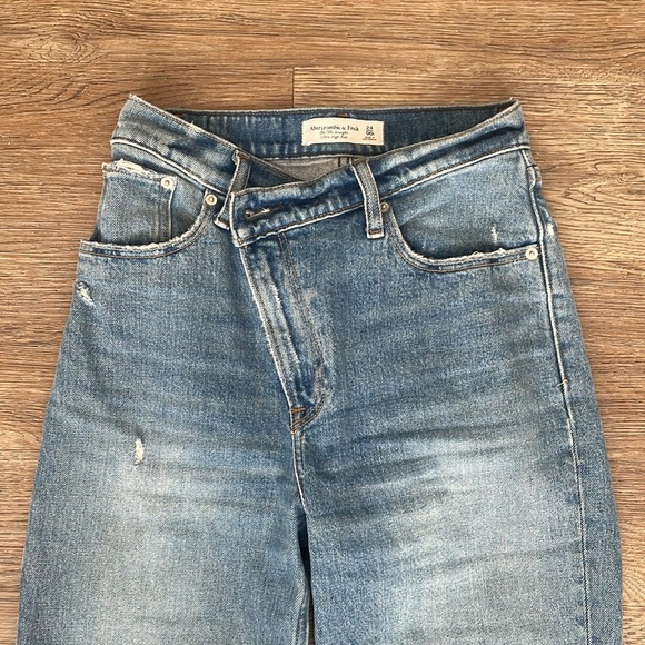 Abercrombie 90s ultra high rise jeans with cross waist - Picture 2 of 2